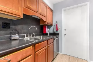 Photo #4: 6877550 Listing