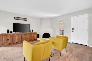 Photo #3: 6877782 Listing