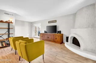 Photo #4: 6877782 Listing