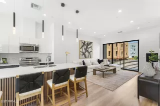 Photo #3: 6877865 Listing