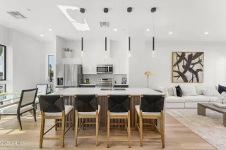 Photo #4: 6877865 Listing