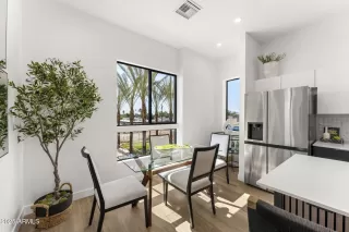 Photo #5: 6877865 Listing