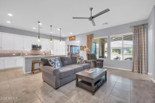 Photo #4: 6877873 Listing