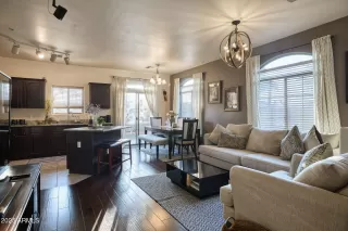 Photo #6: 6877883 Listing