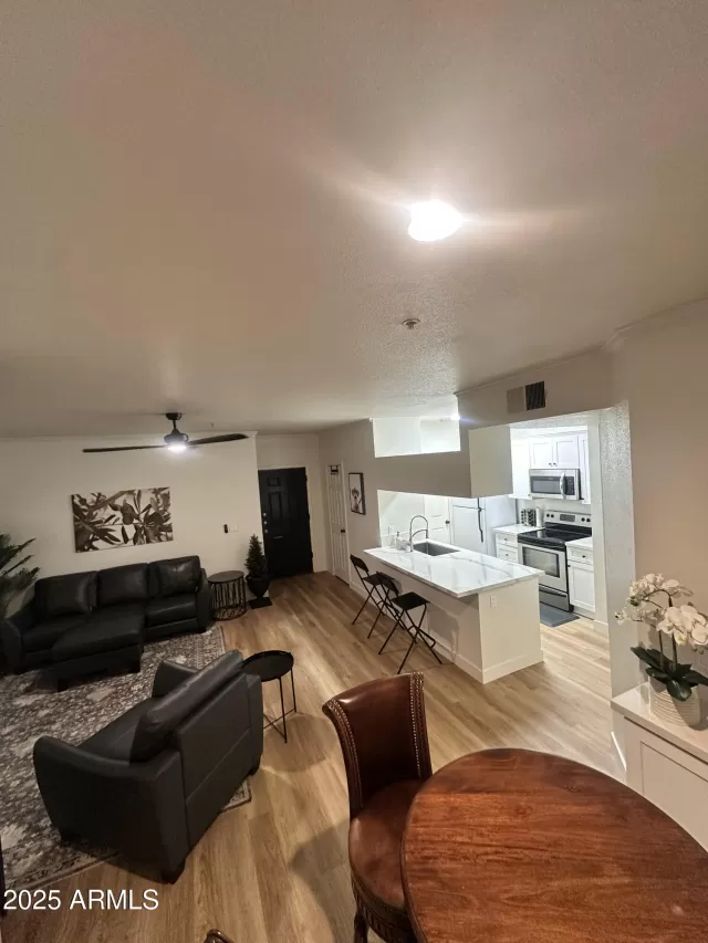 MLS: 6877952 Condo For Sale