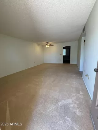 Photo #5: 6877989 Listing