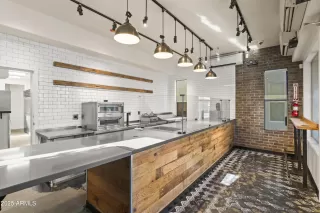 Photo #6: 6878004 Listing