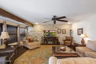 Photo #4: 6878077 Listing