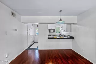 Photo #5: 6878090 Listing