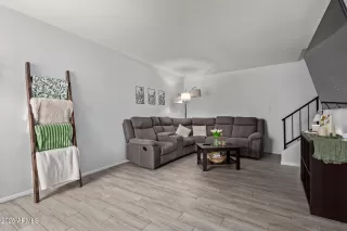 Photo #4: 6878381 Listing