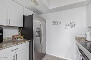 Photo #5: 6878381 Listing