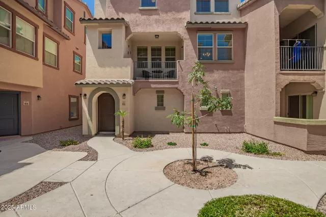 MLS: 6878498 Condo For Sale