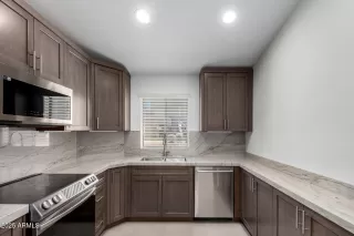 Photo #5: 6878631 Listing 