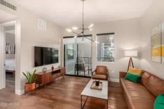 Photo #6: 6878863 Listing