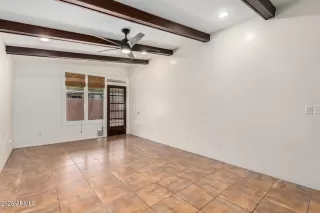 Photo #4: 6878900 Listing