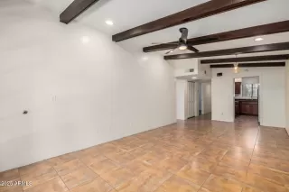 Photo #5: 6878900 Listing