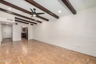 Photo #6: 6878900 Listing