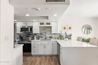 Photo #5: 6878905 Listing 