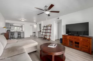 Photo #5: 6879207 Listing 