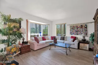 Photo #5: 6879211 Listing