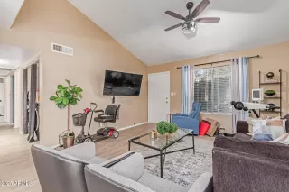 Photo #5: 6879299 Listing 