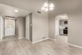 Photo #5: 6879371 Listing