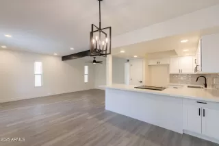 Photo #4: 6879579 Listing