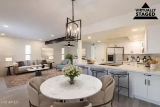 Photo #5: 6879579 Listing