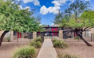 More Details about MLS # 6879844 : 310 W EARLL DRIVE#102