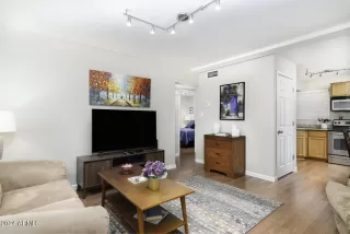 Photo #2: 6879844 Listing 