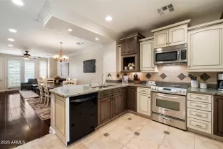 Photo #6: 6879860 Listing