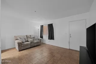 Photo #4: 6879864 Listing