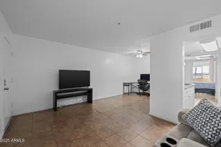 Photo #5: 6879864 Listing