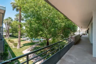 Photo #5: 6879918 Listing