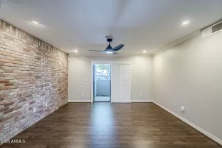 Photo #3: 6879947 Listing 