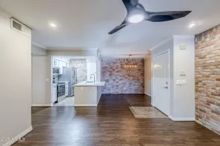 Photo #5: 6879947 Listing 