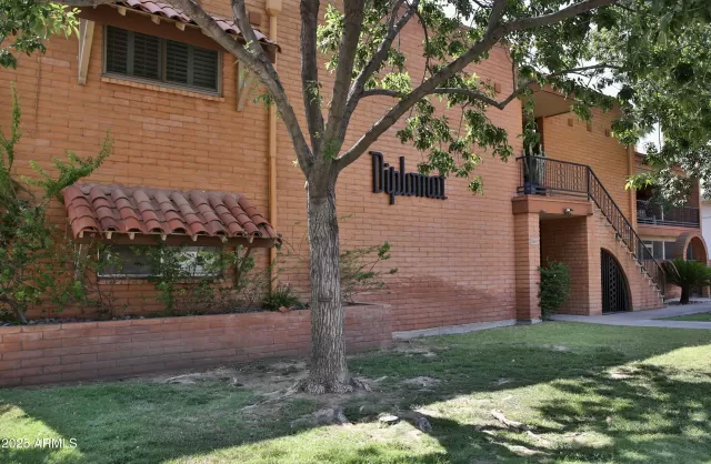 MLS: 6879966 Condo For Sale