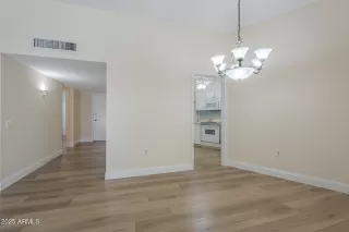 Photo #3: 6879987 Listing 