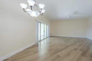 Photo #6: 6879987 Listing 