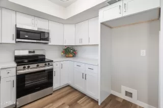 Photo #5: 6880142 Listing