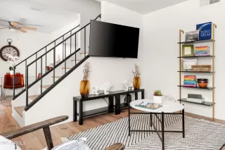 Photo #5: 6880213 Listing