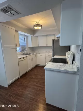 Photo #3: 6880368 Listing