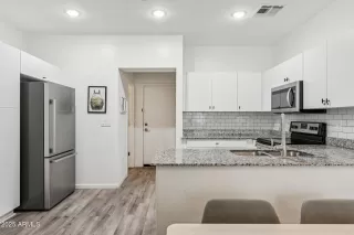 Photo #6: 6880388 Listing