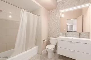 Photo #6: 6880713 Listing