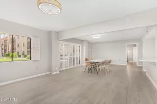 Photo #6: 6880738 Listing