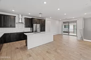 Photo #5: 6880952 Listing 