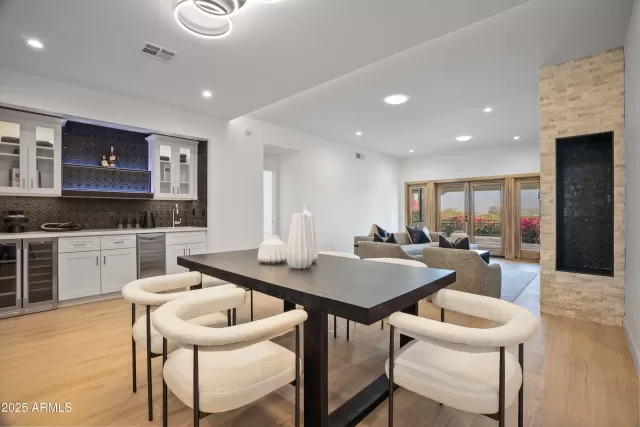 MLS: 6881129 Condo For Sale