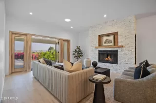 Photo #4: 6881129 Listing