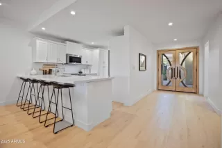 Photo #5: 6881129 Listing