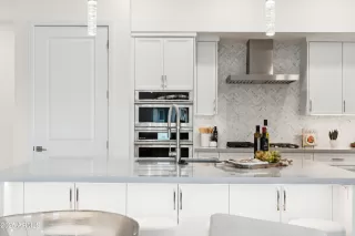 Photo #3: 6881378 Listing